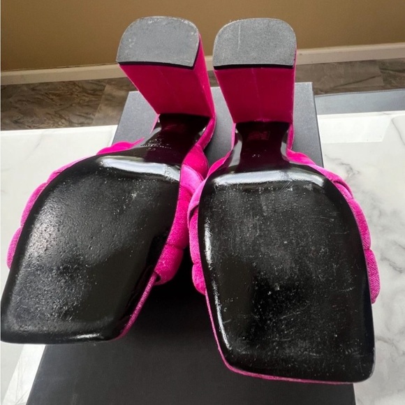 Versace La Medusa Hot Pink Quilted Mule - Picture 4 of 5